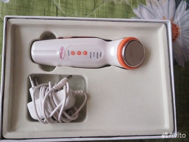 Многофункциональный прибор для ухода за кожей