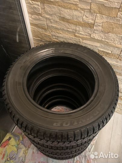 Dunlop SP Winter Ice 01 215/65 R16 102T