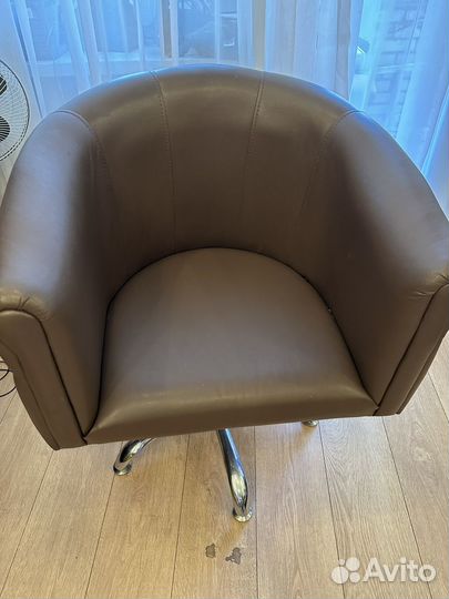 Парикмахерское кресло