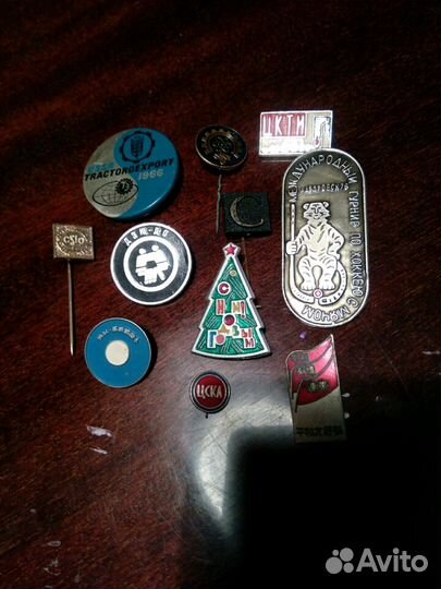 Продаю значки