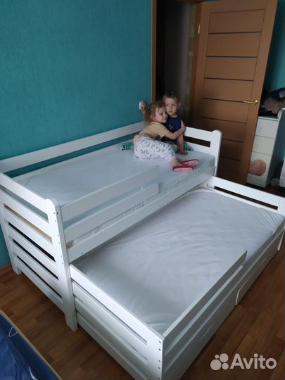 Двухъярусная кровать