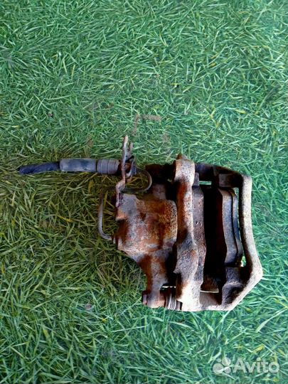 Суппорт тормозной передний левый Ауди А4 Б5 1998г