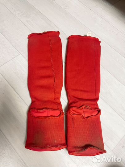 Комплект из боксерских перчаток, футов и шлема