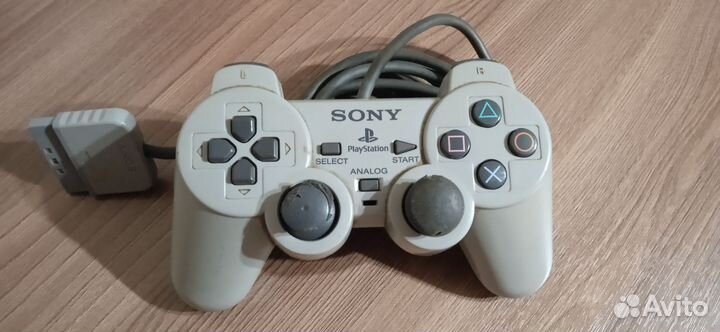 Геймпады для PlayStation 1,2 одним лотом