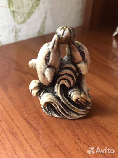 Статуэтка дельфин