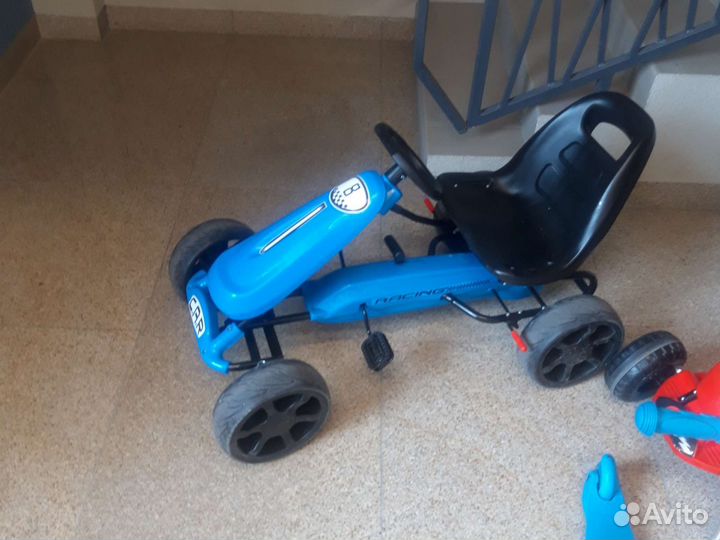Детская педальная машина
