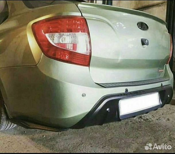 Клыки заднего бампера Лада Гранта