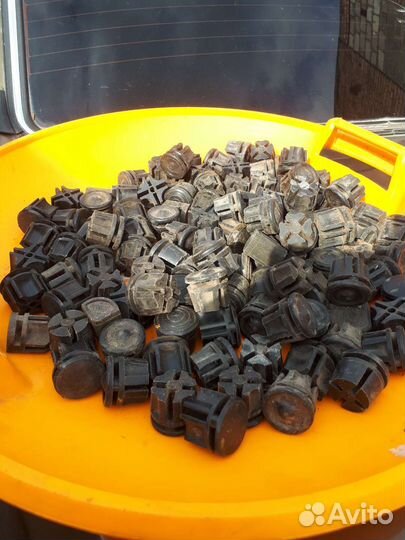 Крепления для стекляного стелажа