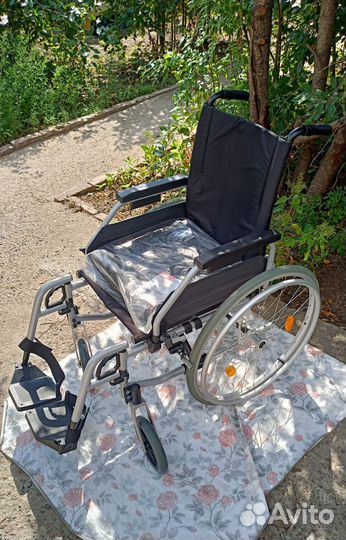 Кресло коляска для инвалидов Ortonica для дома