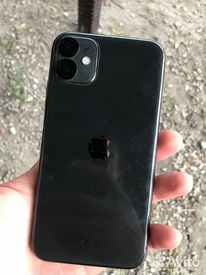 Телефон iPhone 11