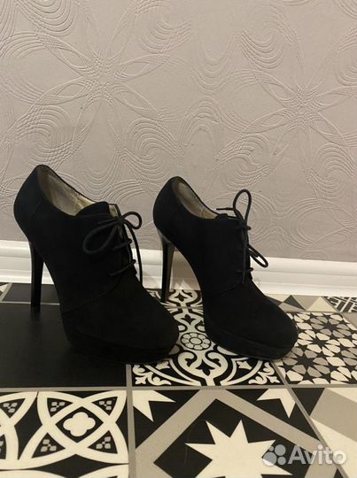 Закрытые туфли