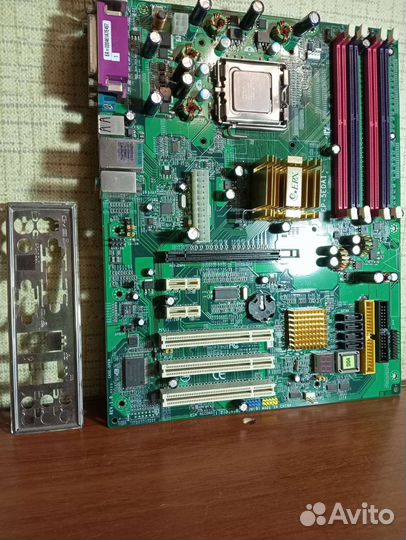 Материнская плата 775