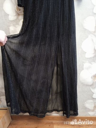 Черное платье в пол с разрезом