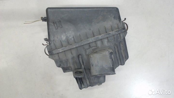 Корпус воздушного фильтра Toyota RAV 4, 1997