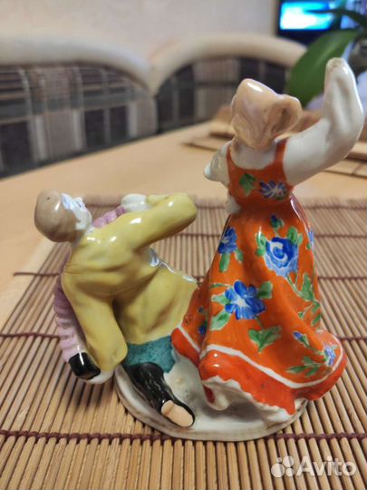 Фарфоровая статуэтка Кадриль Дулево