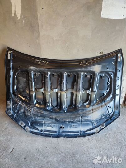 Капот на Toyota Camry 50