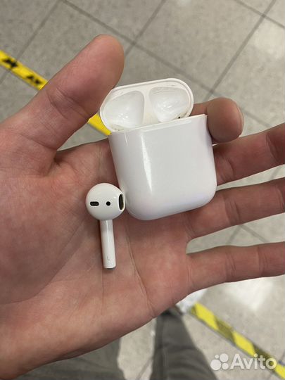 Airpods оригинал 1-е поколение (левый наушник )