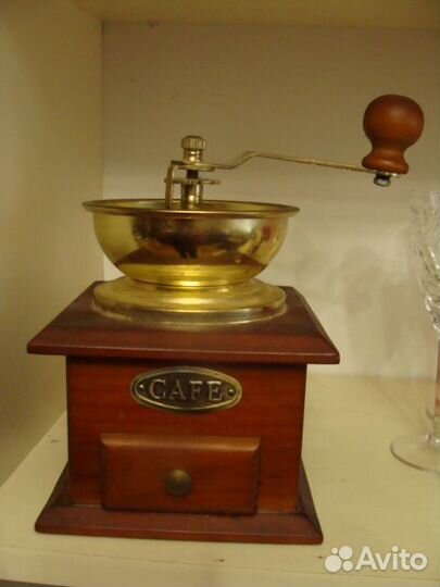 Кофемолка жерновая ручная