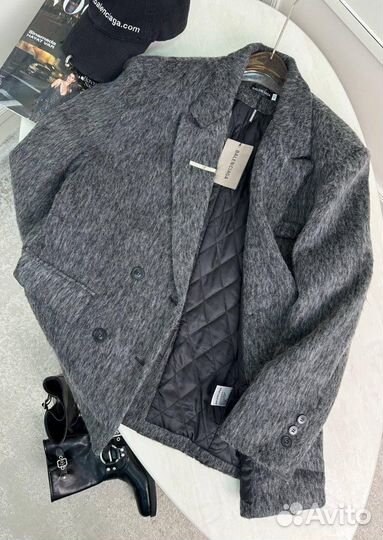 Пальто balenciaga весна 2025