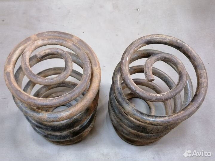 Пружина задняя Toyota Lite Ace 1989