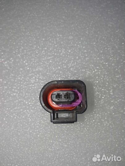 Штекер датчика наружной температуры 1J0973702