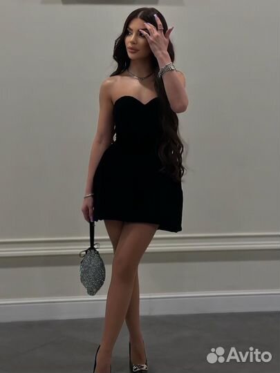 Бархатное платье со шнуровкой