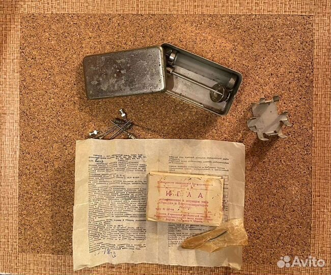 Шприц, иглы новые, ёмкость для стерилизации