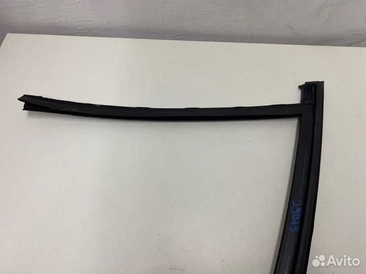 Уплотнитель стекла двери Ford Mondeo Iv 2007-2015