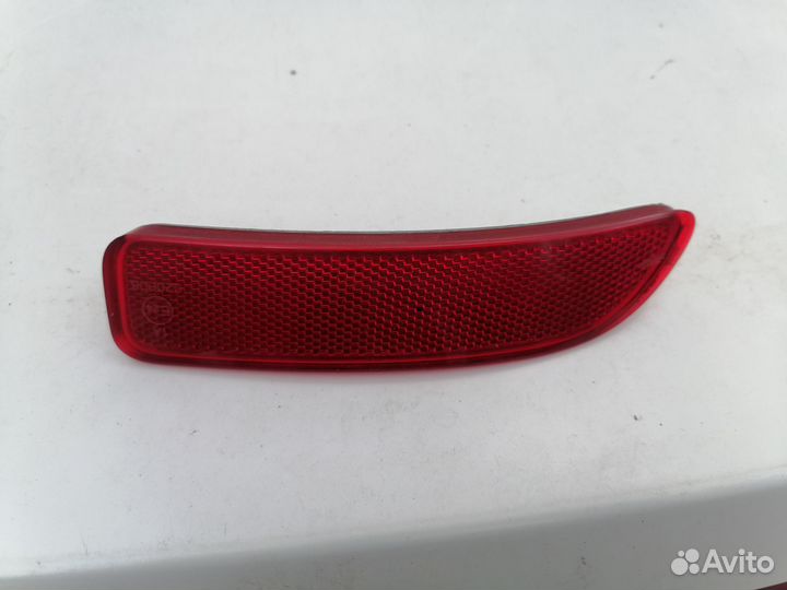 Левый катафот заднего бампера Logan Largus