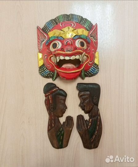 Маска настенная дерево