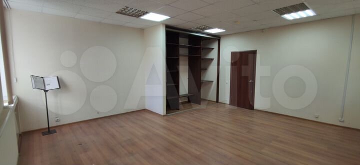 Нежилое здание 440 м² (офис, магазин, отель)