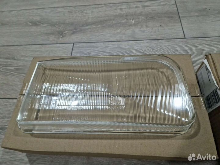 Стекло передней фары Volkswagen Passat B3 (L/R)