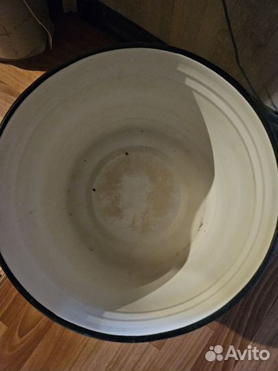 Кастрюля эмалированная огромная