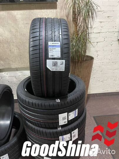 Michelin Pilot Sport 4 S 295/35 R21 и 315/30 R22