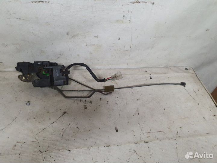 Замок передний правый Mazda 626 седан 1997