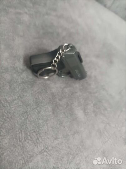 Брелок пистолет-лазер