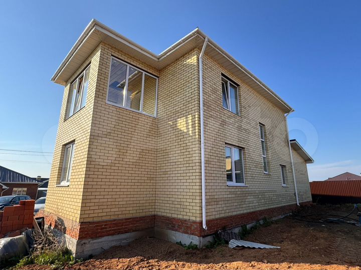 Коттедж 197 м² на участке 5 сот.