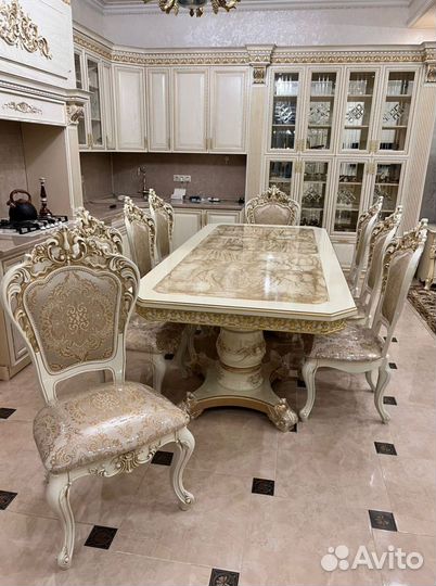 Стол. В наличии