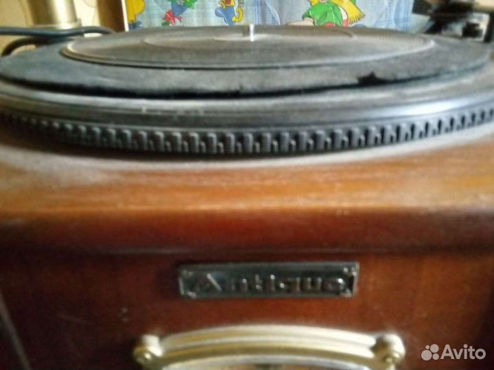 Виниловый проигрыватель