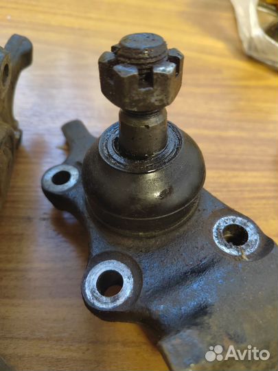 Шаровые опоры нижние Toyota Land cruiser Prado 90