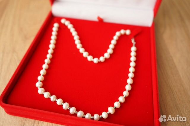 Бусы из жемчуга в подарочной красной упаковке