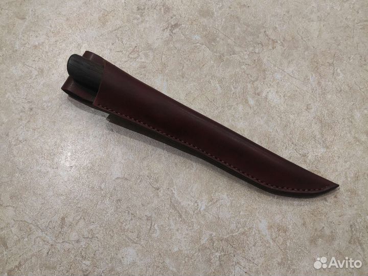 Нож с кожаными ножнами