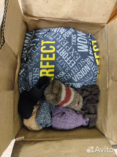 Коробка с вещами и книгами