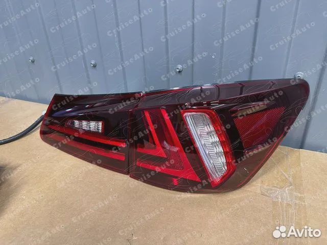 Задние фонари Lexus IS 05-12 красные стиль 16+