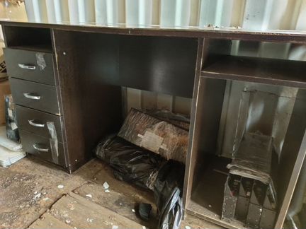 Компьютерный стол сильно б/у