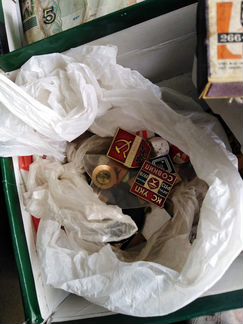 Старинные монеты значки СССР и старые деньги