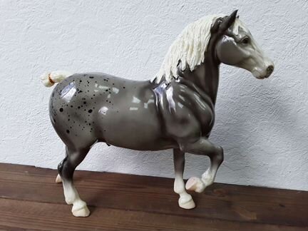 Лошадь breyer Levi Limited