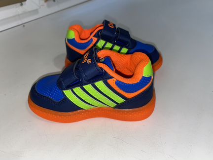 Детские кроссовки с подсветкой