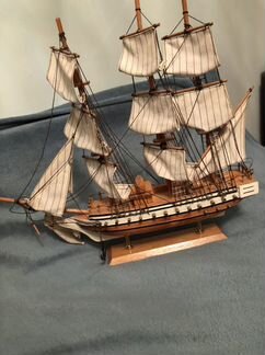 Модель Корабля на подставке