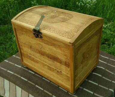 Набор авторской мебели из дерева, сундук